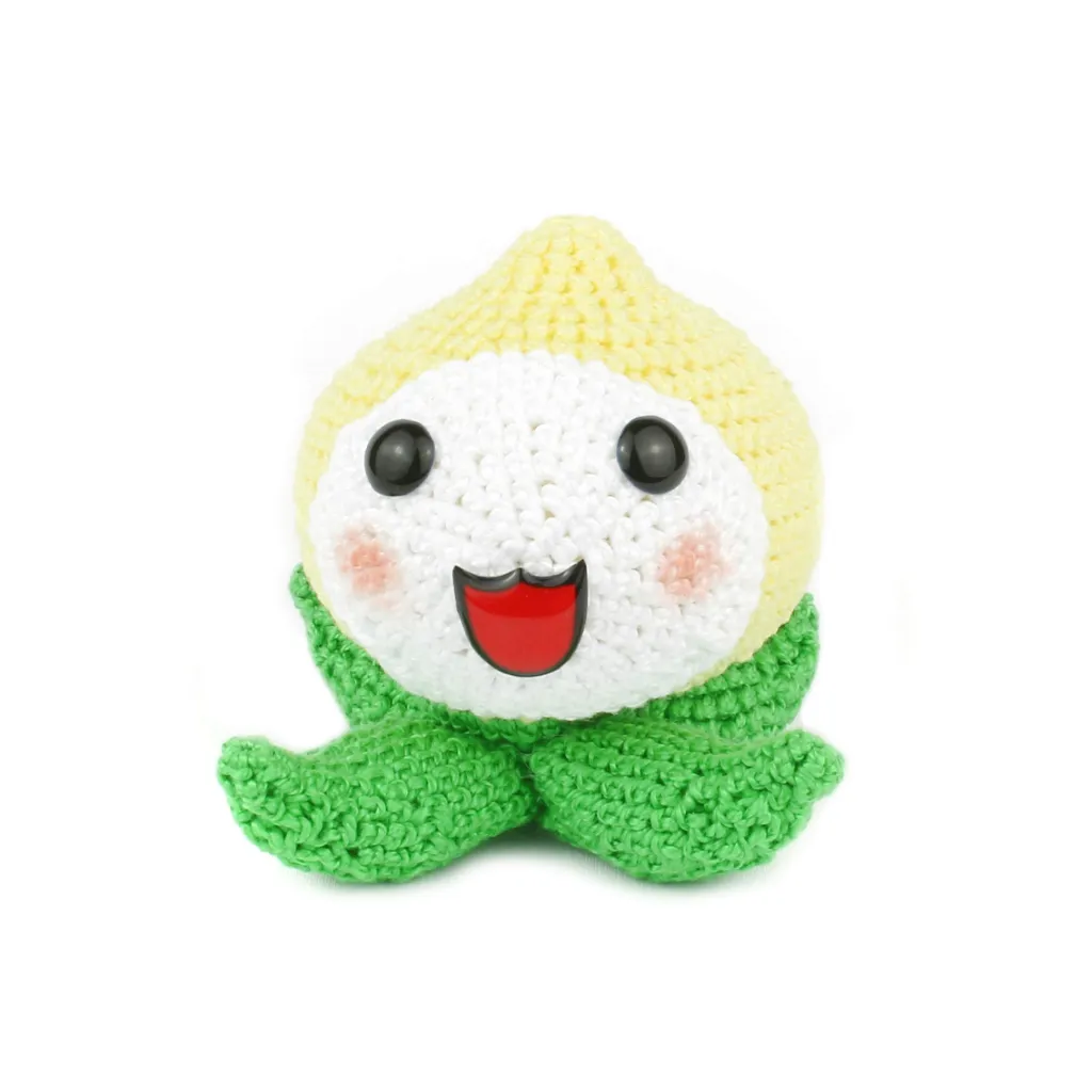 Pachimari Crochet Amigurumi Kawaii Onion over white background